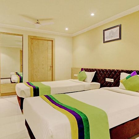 Treebo Asl Prime, Near Ballygunge Railway Station Kolkata Exterior photo